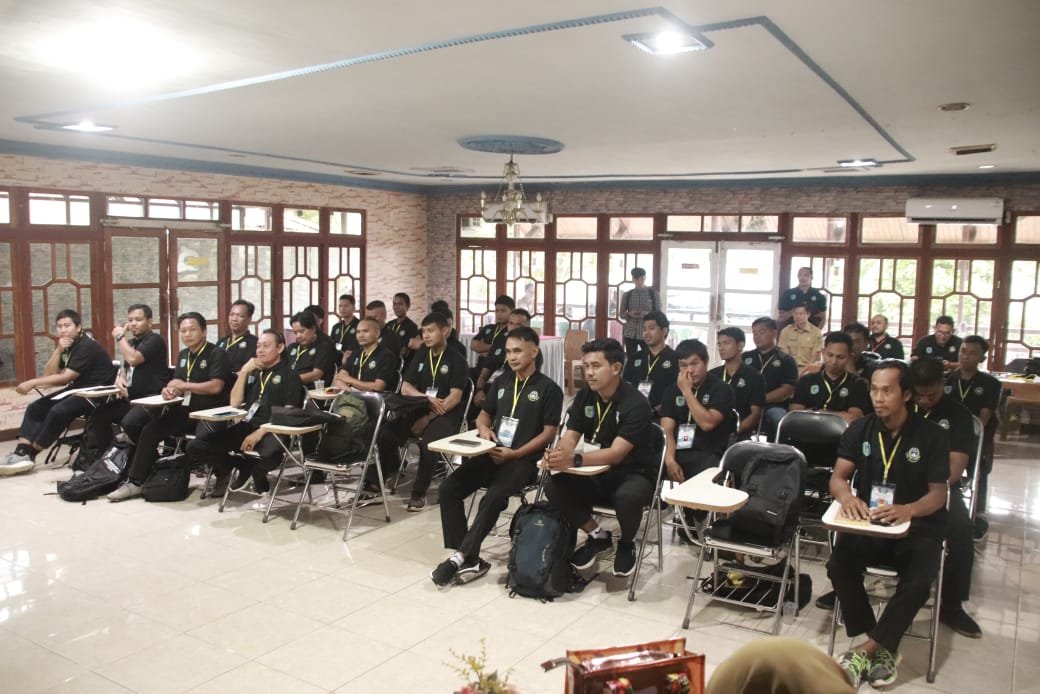 35 Calon Wasit Dilatih Ilmu Sepak Bola
