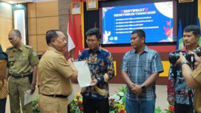BPN Serahkan 5.395 Sertipikat Tanah. Ontot: Tanah Jangan Dijual
