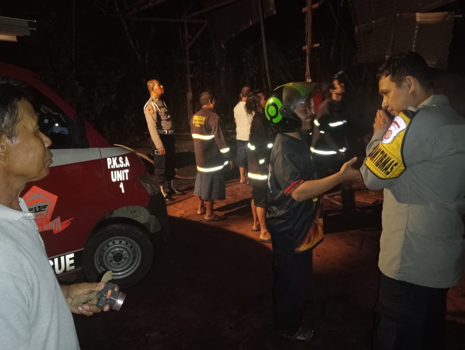 Saat Cari Kodok Angi Lihat Sawmil Kayu Terbakar