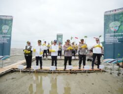 Pesisir Kalbar Rawan Abrasi, Kapolri dan Menteri LHK Tanam Mangrove