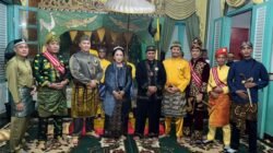 Raja Mempawah Anugrahkan Darjah Kekerabatan Kepada Frangki Kaunang