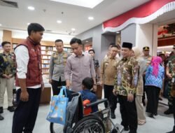 Gibran Ajak Anak Yatim dan Siswa Sekolah Rakyat Beli Buku di Megamal