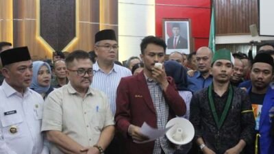 10 Tuntutan Aksi Massa Diantaranya Kecewa Dengan DPRD