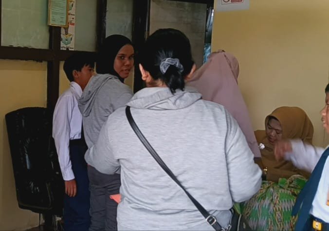 Baju Olahraga dan Batik Mahal. Koperasi dan Komite SMPN 4 Sui Raya Kompak Sebut Sudah Disepakati