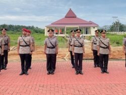 Kasat dan Kapolsek di Polres Kubu Raya Dimutasi. Kapolres Ingatkan Jaga Marwah
