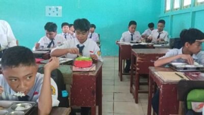 Sandwich Menu Favorit MBG Murid SMPN 4 Sui Raya