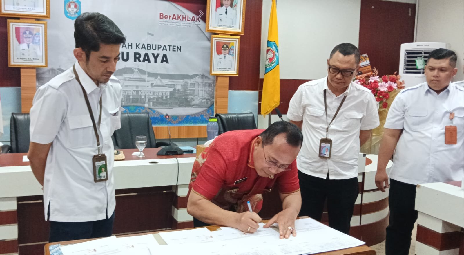 Kubu Raya Beruntung, Kementerian PUPR Hibahkan Aset Rp94 Miliar Untuk Air Bersih