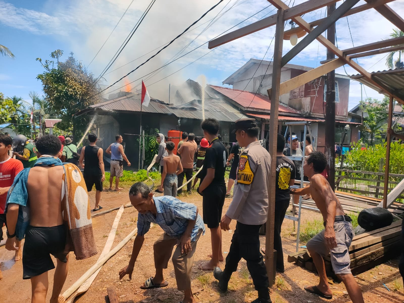 Pasutri Cekcok, Hati Emosi Rumah Terbakar