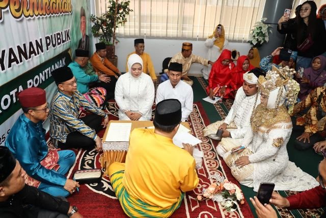 Nurul Samsih Gunakan Sampan Untuk Melangsungkan Pernikahan di MPP