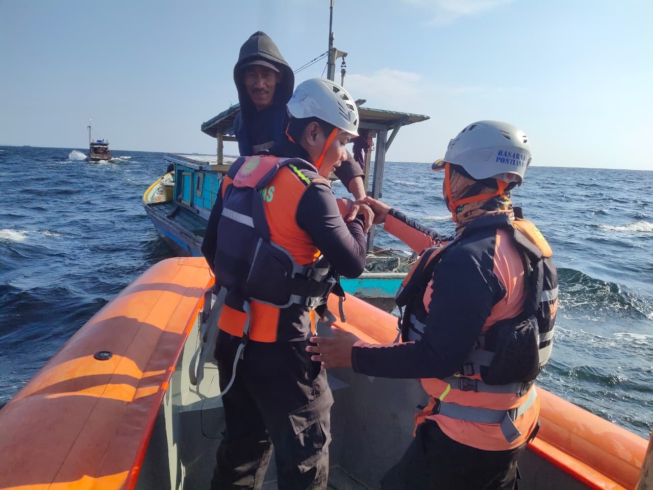 Dua Hari Nelayan Mati Mesin di Tengah Laut