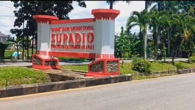 Sujiwo Kecewa Angkasa Pura Larang Pengecatan Gapura