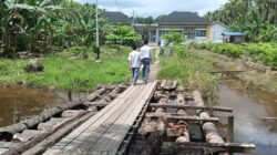 Jembatan Kelapa Menuju SMKN 2 Tenggelam Saat Air Pasang
