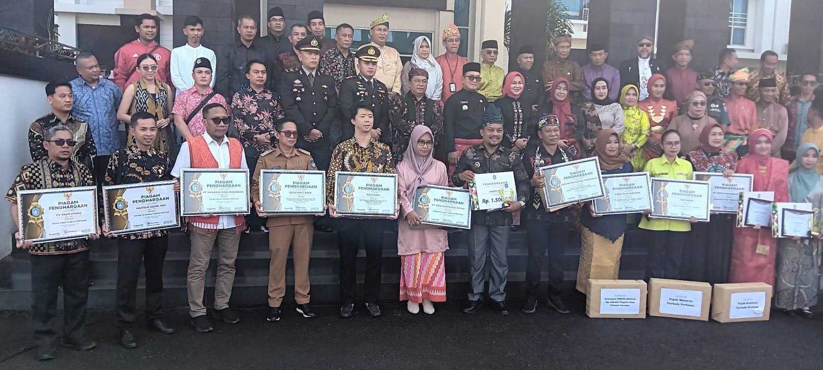 Wajib Pajak Terbaik Terima Penghargaan di Hari Sumpah Pemuda