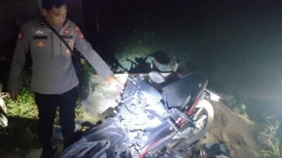 Pengendara Motor Tewas Tabrak Trailer