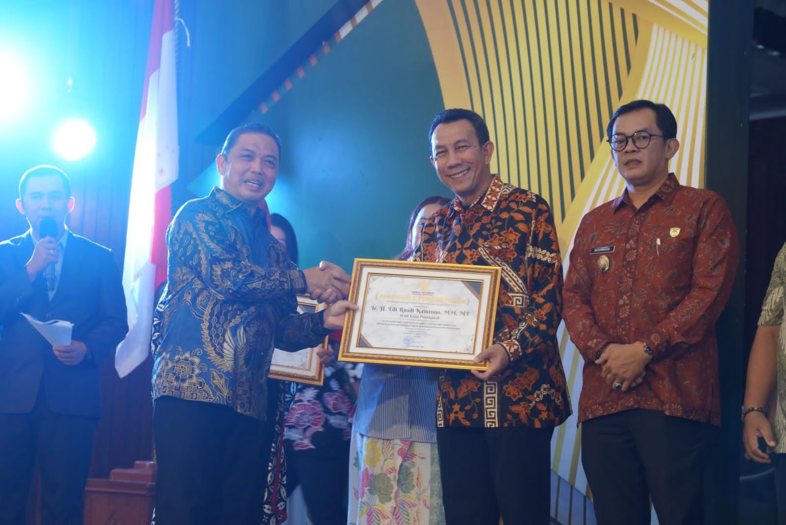 Pontianak Raih Empat Penghargaa KIP, Hak Masyarakat Dapatkan Informasi Publik