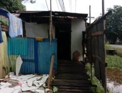 Rumah Reot Jadi Saksi Bisu Perjuangan Lima Jiwa di Parit Baru