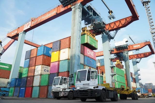 Pelindo Lamban Pindahkan Peti Kemas dari Pelabuhan Dwikora ke Kijing
