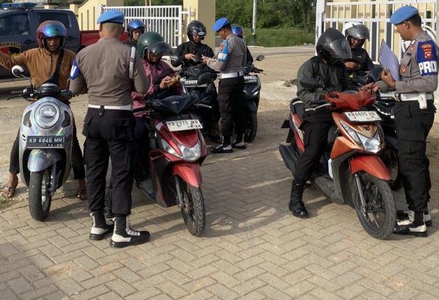 Propam Razia Kendaraan Polisi