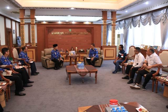 Jalan Belum Selesai, Kedalaman Alur Pelayaran Pelabuhan Kijing Dangkal