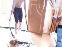 Banjir Rob, Biawak “Bertamu” ke Rumah Warga