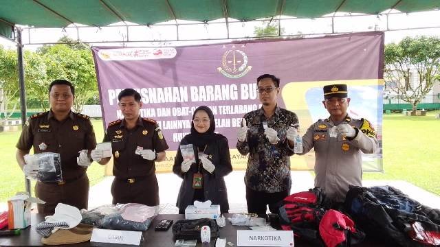 Barang Bukti Kejahatan di Bengkayang Dimusnahkan