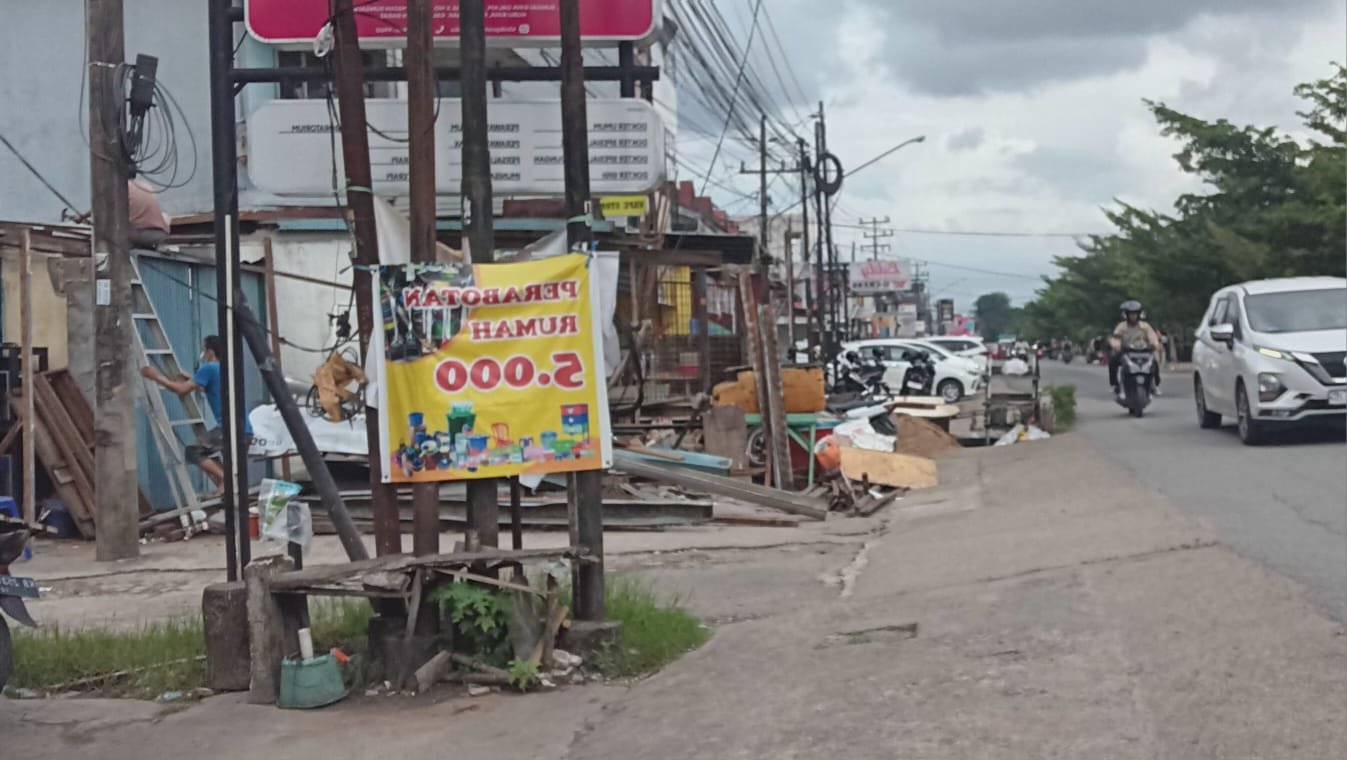 Pedagang Serdam Bongkar Bangunan dan Mundur 7 Meter
