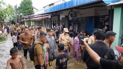 Norsan dan Edi Janji Korban Banjir Rob Dapat Bantuan