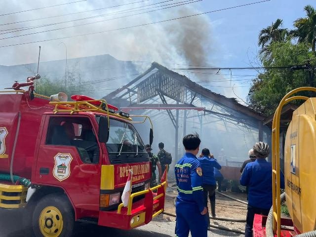 Tabung Gas Bocor Picu Kebakaran Rumah Makan