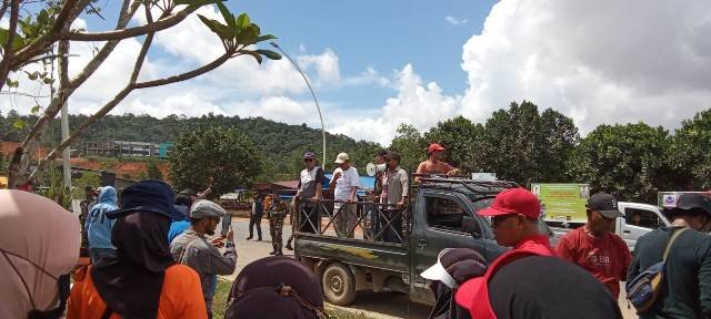 Warga Setopkan Truk Tangki CPO Bertonase Besar