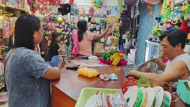 Penjualan Pernak Pernik Natal Meningkat 70 Persen