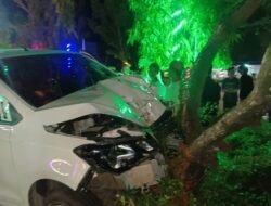 Kecelakaan Beruntun Akibat Supir Main HP