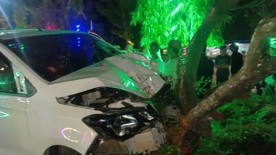 Kecelakaan Beruntun Akibat Supir Main HP