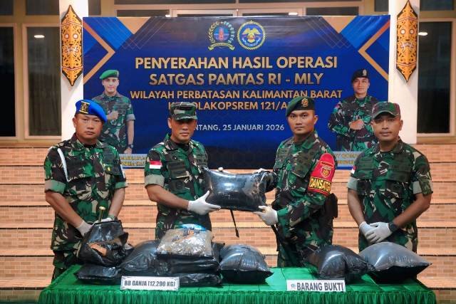 Satgas Pamtas Gagalkan Penyelundupan 12,290 Kg Ganja di Sambas