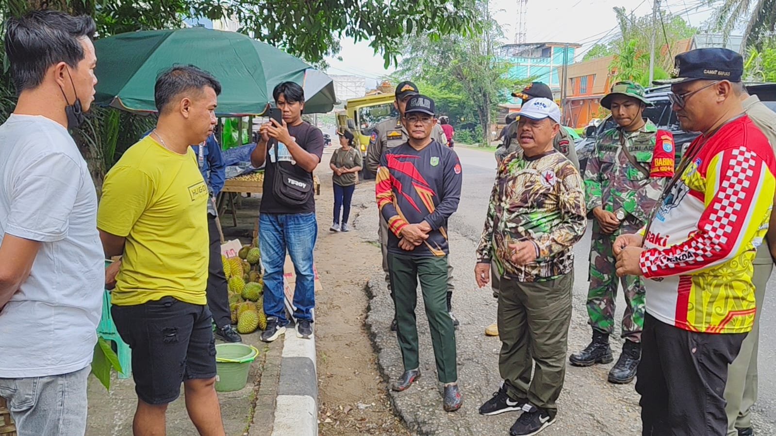 Ontot Marah Lihat PKL Jualan. Deadline Satu Minggu Harus Angkat Kaki