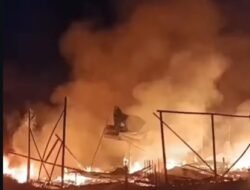 Polisi Selidiki Penyebab Gudang Produksi Kasur Terbakar