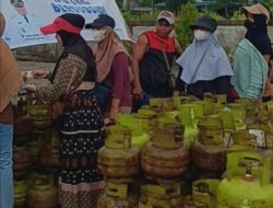 500 Paket Sembako dan LPG 3 Kg Ludes Diserbu Warga