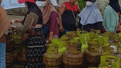500 Paket Sembako dan LPG 3 Kg Ludes Diserbu Warga