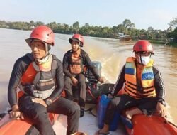 Kapal Penambang Pasir Terbalik di Sui Kapuas, 3 ABK Tenggelam
