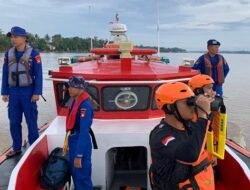 SAR Masih Mencari Satu Orang ABK Kapal Penambang Pasir MV JH 07 Terbalik di Sui Kapuas