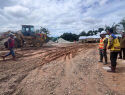 Anak Sepauk Protes Jalan Rusak. Norsan Apresiasi Kritikan dan Pastikan Perbaikan Infrastruktur