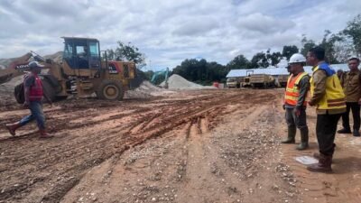 Anak Sepauk Protes Jalan Rusak. Norsan Apresiasi Kritikan dan Pastikan Perbaikan Infrastruktur