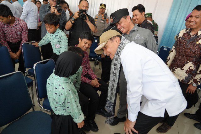 Sekolah Rakyat Dibiayai dari Rakyat. Menkopolkam: Belajar Sungguh-sungguh