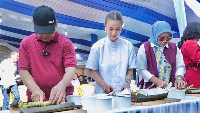 Lontong Sukadana Pecahkan Rekor MURI