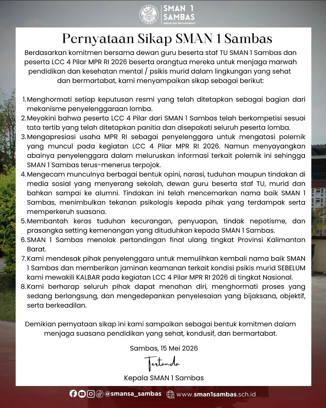 Menyusul gelombang protes terkait kontroversi penilaian dalam Lomba Cerdas Cermat (LCC) 4 Pilar tingkat Provinsi Kalimantan Barat 2026, SMAN 1 Sambas akhirnya merilis pernyataan sikap resmi. Melalui akun Instagram resminya (@smansa_sambas), sekolah yang dalam perlombaan tersebut berada di Regu B ini menyatakan secara tegas menolak keputusan Sekretariat Jenderal MPR RI yang menginstruksikan adanya pertandingan ulang