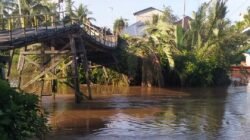 Jembatan Penghubung di Kubu Roboh