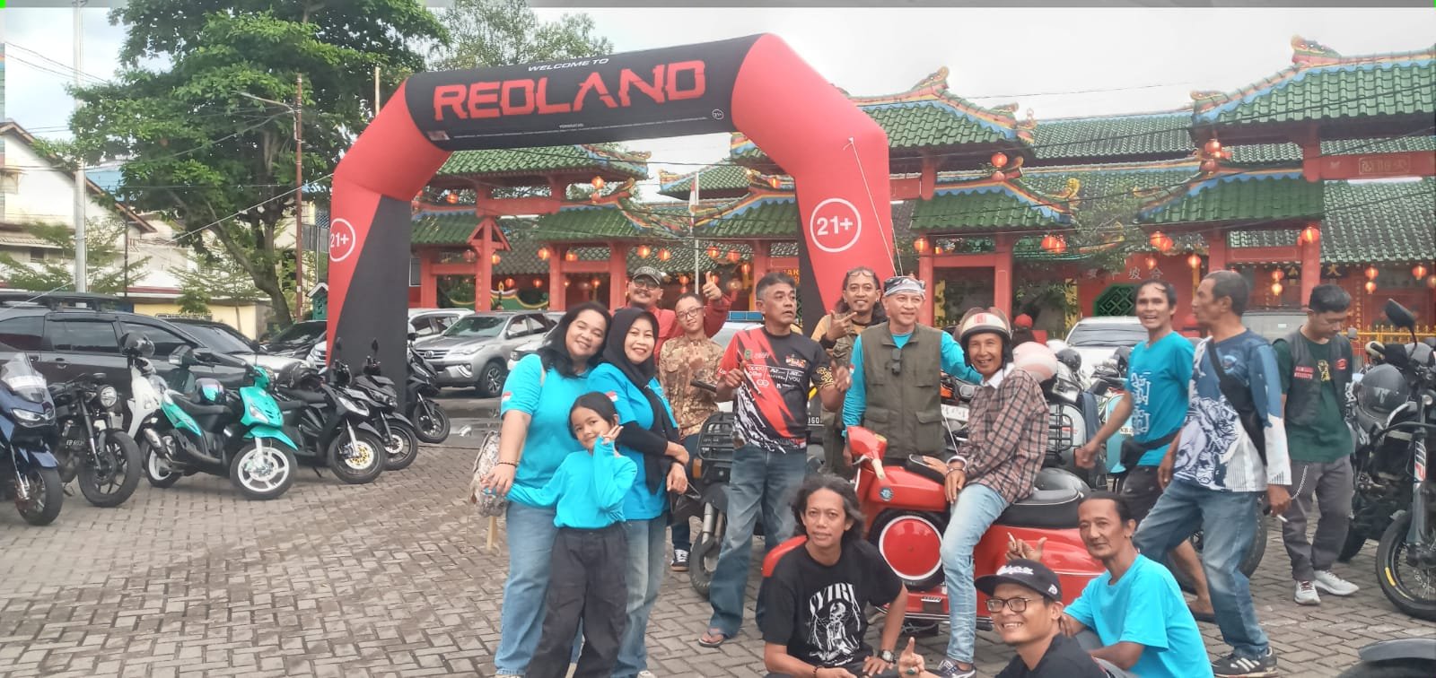 Ratusan pengendara sepeda motor yang tergabung dalam berbagai komunitas ikut ambil bagian dalam Brotherhood Rolling City di Kota Pontianak, Minggu (28/6/2026). Foto: ist/berkatnewstv