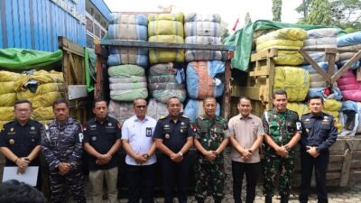 Penyelundupan 2.060 Balepres Pakaian Bekas Ilegal dari Kalbar ke Jakarta Digagalkan