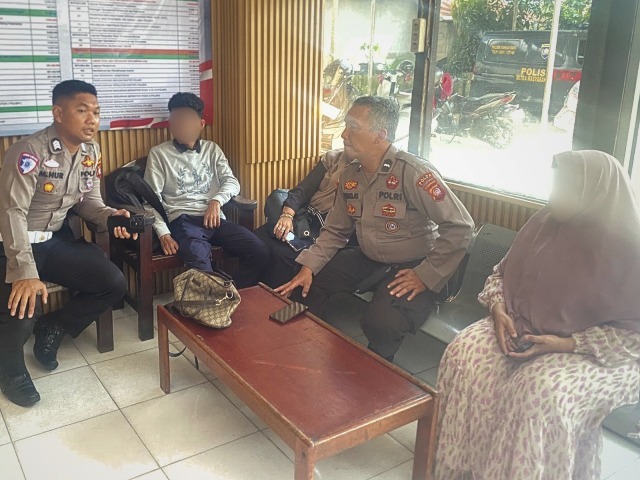 Minibus Hantam Dua Wanita di Arteri Supadio
