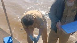 DLH Uji Mutu Air Sungai Tercemar Tumpahan Minyak Goreng