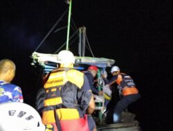 Motor Klotok Mati Mesin di Perairan Ketapang